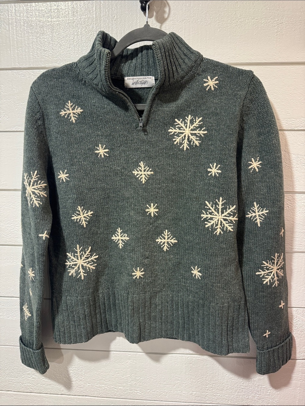 Lord & Taylor 100% lambswool Women's Green Snowflake Half-Zip Sweater- small